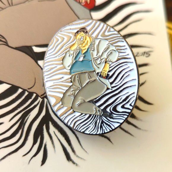 Jurassic Park Pinups Pin and Postcard - Picture 2 of 5